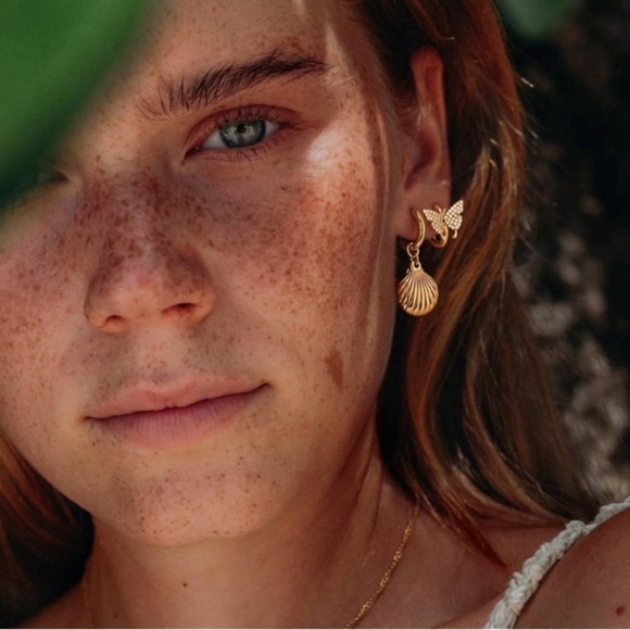 Women Clam Shell Earrings Gold Hoop 14k Gold Plated Summer Beach Jewelry Gift - Picture 3 of 5